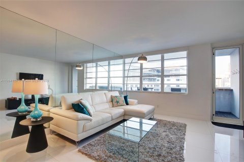 Condominio en alquiler en Miami Beach, Florida, 1 dormitorio, 78.5 m2 № 70270 - foto 14