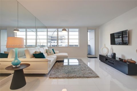 Condominio en alquiler en Miami Beach, Florida, 1 dormitorio, 78.5 m2 № 70270 - foto 12