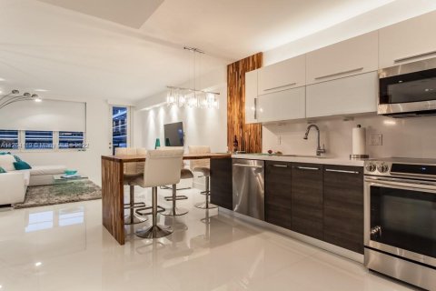 Condominio en alquiler en Miami Beach, Florida, 1 dormitorio, 78.5 m2 № 70270 - foto 9