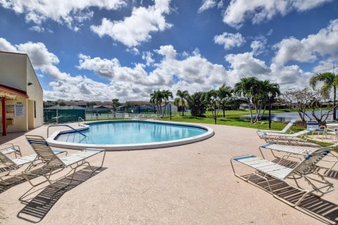 Touwnhouse à vendre à Boynton Beach, Floride: 2 chambres, 112.23 m2 № 1121007 - photo 11