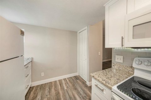 Condo in Tampa, Florida, 2 bedrooms  № 1369932 - photo 6