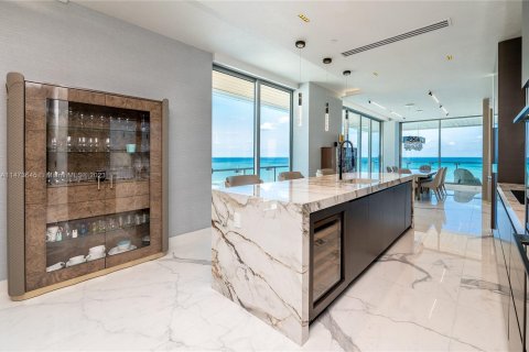 Copropriété à vendre à Miami Beach, Floride: 4 chambres, 310.85 m2 № 784159 - photo 3