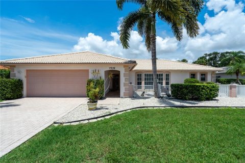 Villa ou maison à louer à Sarasota, Floride: 3 chambres, 232.44 m2 № 238036 - photo 3