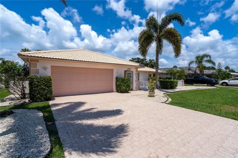 Villa ou maison à louer à Sarasota, Floride: 3 chambres, 232.44 m2 № 238036 - photo 1