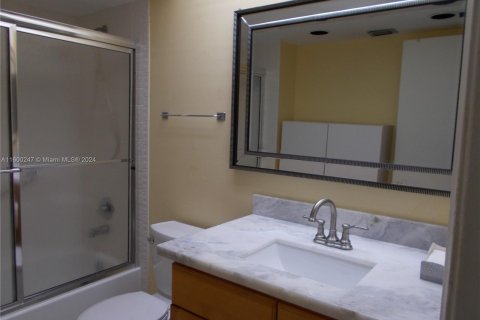 Condo in Pembroke Pines, Florida, 2 bedrooms  № 1209786 - photo 26