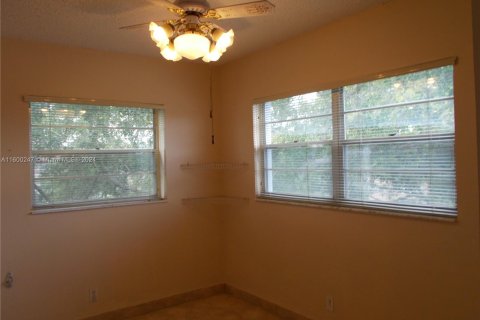 Copropriété à vendre à Pembroke Pines, Floride: 2 chambres, 140 m2 № 1209786 - photo 23