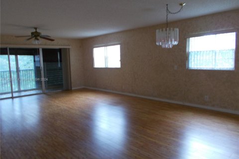 Copropriété à vendre à Pembroke Pines, Floride: 2 chambres, 140 m2 № 1209786 - photo 2