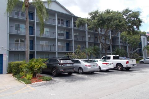 Condo in Pembroke Pines, Florida, 2 bedrooms  № 1209786 - photo 15