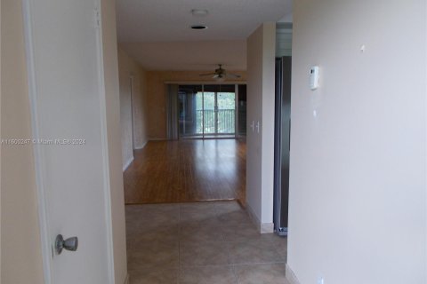 Condo in Pembroke Pines, Florida, 2 bedrooms  № 1209786 - photo 17