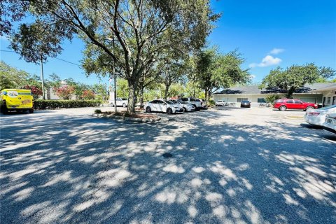 Propiedad comercial en venta en Altamonte Springs, Florida, 733.93 m2 № 1340352 - foto 4