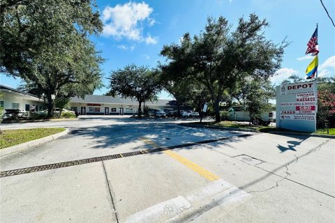 Propiedad comercial en venta en Altamonte Springs, Florida, 733.93 m2 № 1340352 - foto 3