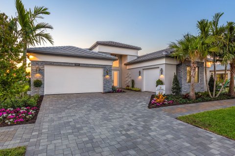 House in Valencia Grand in Boynton Beach, Florida 3 bedrooms, 323 sq.m. № 641831 - photo 1