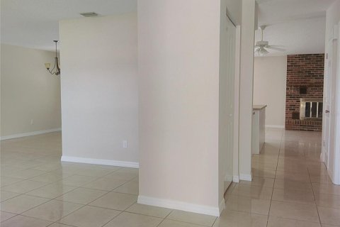 Casa en venta en Deltona, Florida, 3 dormitorios, 165.27 m2 № 1386869 - foto 13