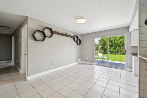 Casa en venta en Sarasota, Florida, 3 dormitorios, 111.3 m2 № 1342991 - foto 6