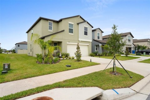 Villa ou maison à vendre à Lutz, Floride: 4 chambres, 173.73 m2 № 697637 - photo 2