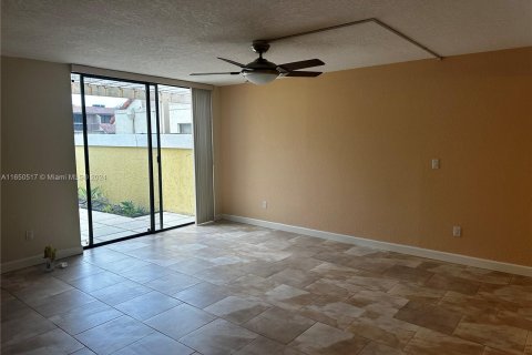 Townhouse in Miami, Florida 2 bedrooms, 193.24 sq.m. № 1332551 - photo 6