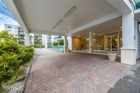 Condo in North Miami Beach, Florida, 1 bedroom  № 1332499 - photo 22