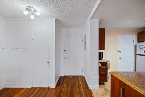 Condo in North Miami Beach, Florida, 1 bedroom  № 1332499 - photo 4