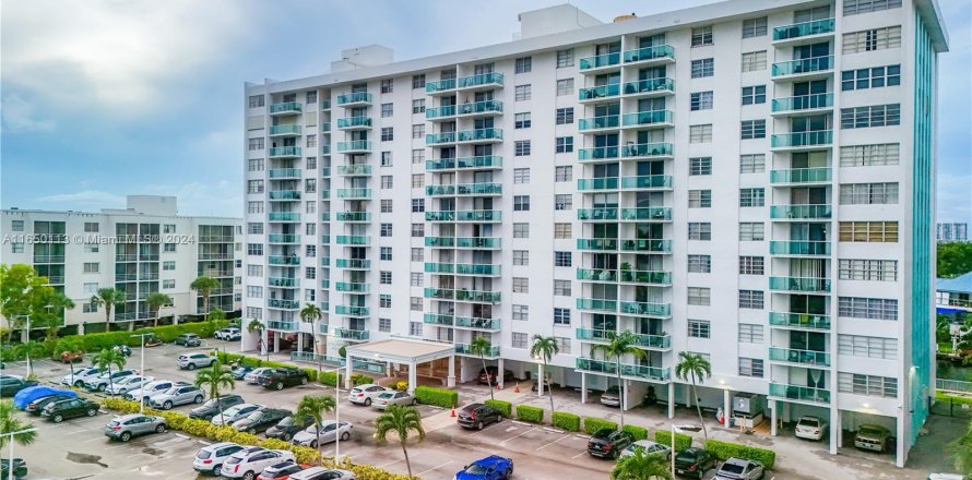 Condo in North Miami Beach, Florida, 1 bedroom  № 1332499