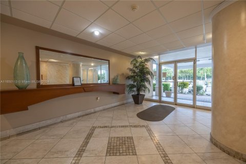 Condo in North Miami Beach, Florida, 1 bedroom  № 1332499 - photo 21