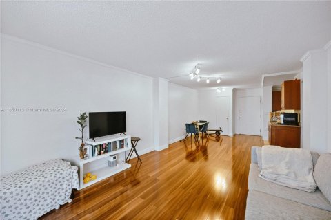 Condo in North Miami Beach, Florida, 1 bedroom  № 1332499 - photo 16