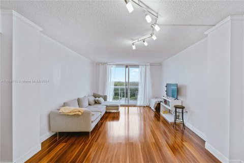 Condo in North Miami Beach, Florida, 1 bedroom  № 1332499 - photo 14