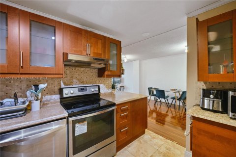 Condo in North Miami Beach, Florida, 1 bedroom  № 1332499 - photo 5