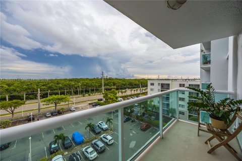 Condo in North Miami Beach, Florida, 1 bedroom  № 1332499 - photo 17