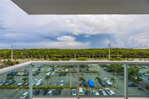 Condo in North Miami Beach, Florida, 1 bedroom  № 1332499 - photo 19