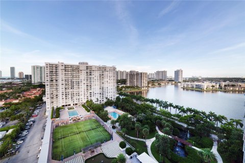 Condo in Aventura, Florida, 2 bedrooms  № 873371 - photo 29