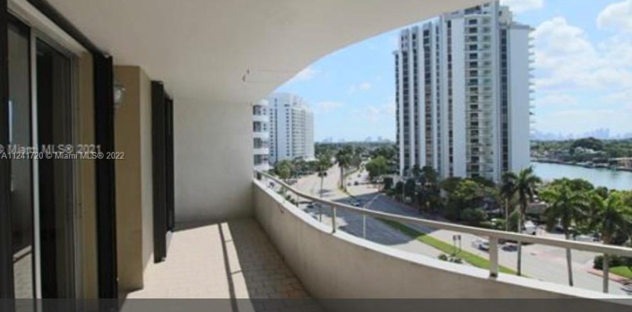 Condominio en Miami Beach, Florida, 2 dormitorios  № 28971
