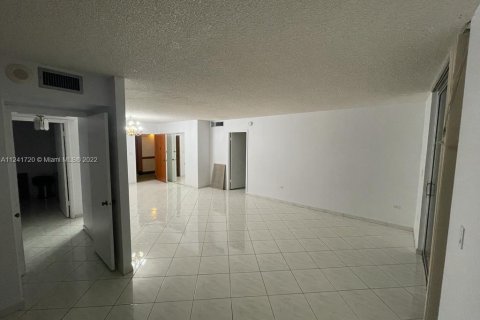 Copropriété à vendre à Miami Beach, Floride: 2 chambres, 98.85 m2 № 28971 - photo 13