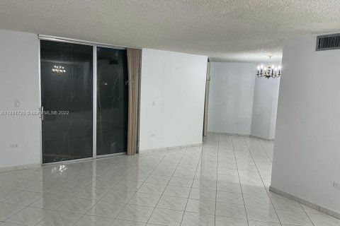 Condominio en venta en Miami Beach, Florida, 2 dormitorios, 98.85 m2 № 28971 - foto 12