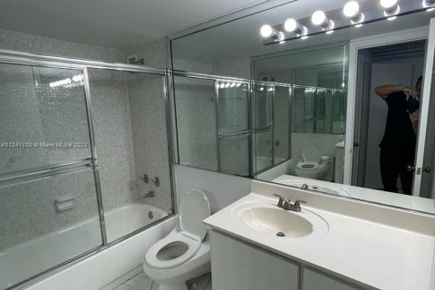 Condominio en venta en Miami Beach, Florida, 2 dormitorios, 98.85 m2 № 28971 - foto 18