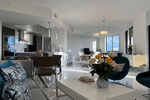 Condominio en venta en Coral Gables, Florida, 4 dormitorios, 207.54 m2 № 532494 - foto 1