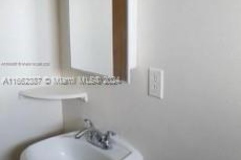 Apartment in Mangonia Park, Florida 2 bedrooms, 78.04 sq.m. № 1387956 - photo 4