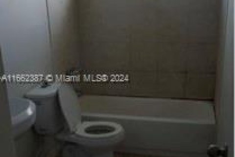 Apartment in Mangonia Park, Florida 2 bedrooms, 78.04 sq.m. № 1387956 - photo 3