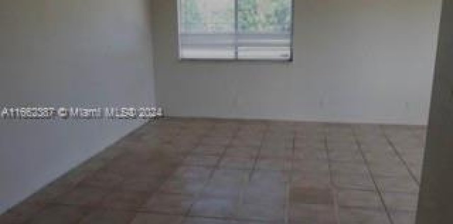 Apartment in Mangonia Park, Florida 2 bedrooms, 78.04 sq.m. № 1387956