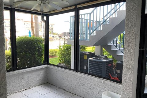 Condominio en alquiler en Madeira Beach, Florida, 1 dormitorio, 39.95 m2 № 1340127 - foto 1