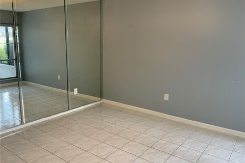 Condo in Madeira Beach, Florida, 1 bedroom  № 1340127 - photo 4