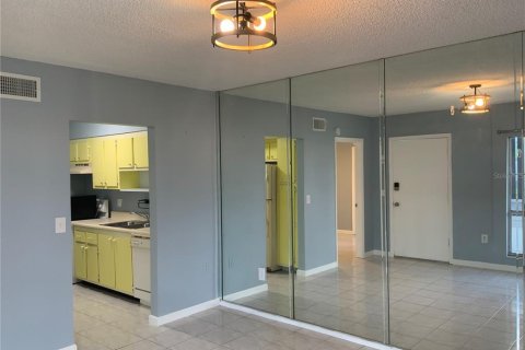 Condo in Madeira Beach, Florida, 1 bedroom  № 1340127 - photo 5