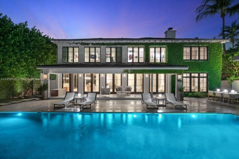 Villa ou maison à vendre à Miami Beach, Floride: 6 chambres, 517.47 m2 № 741312 - photo 1