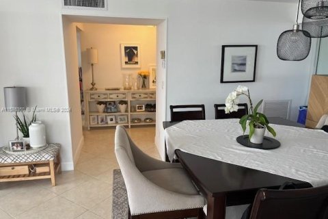 Condo in Lauderdale-by-the-Sea, Florida, 2 bedrooms  № 1145329 - photo 26