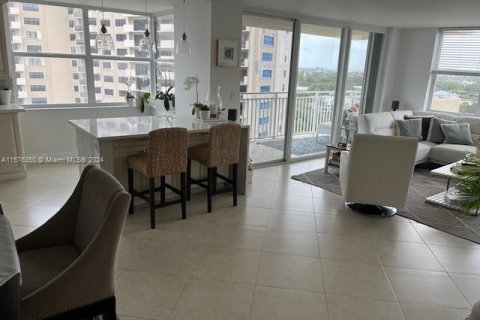Condo in Lauderdale-by-the-Sea, Florida, 2 bedrooms  № 1145329 - photo 25