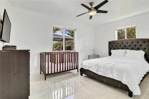 Casa en venta en Hollywood, Florida, 4 dormitorios, 180.23 m2 № 1145282 - foto 17