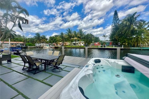 Villa ou maison à vendre à Hollywood, Floride: 4 chambres, 180.23 m2 № 1145282 - photo 2