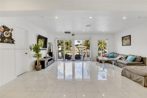 Villa ou maison à vendre à Hollywood, Floride: 4 chambres, 180.23 m2 № 1145282 - photo 12