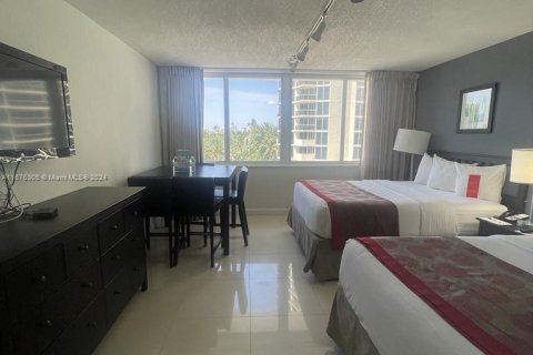 Copropriété à vendre à Sunny Isles Beach, Floride: 38.09 m2 № 1145327 - photo 12