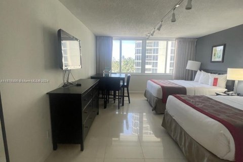 Copropriété à vendre à Sunny Isles Beach, Floride: 38.09 m2 № 1145327 - photo 17