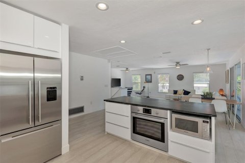 Villa ou maison à louer à Sarasota, Floride: 3 chambres, 209.87 m2 № 803744 - photo 29